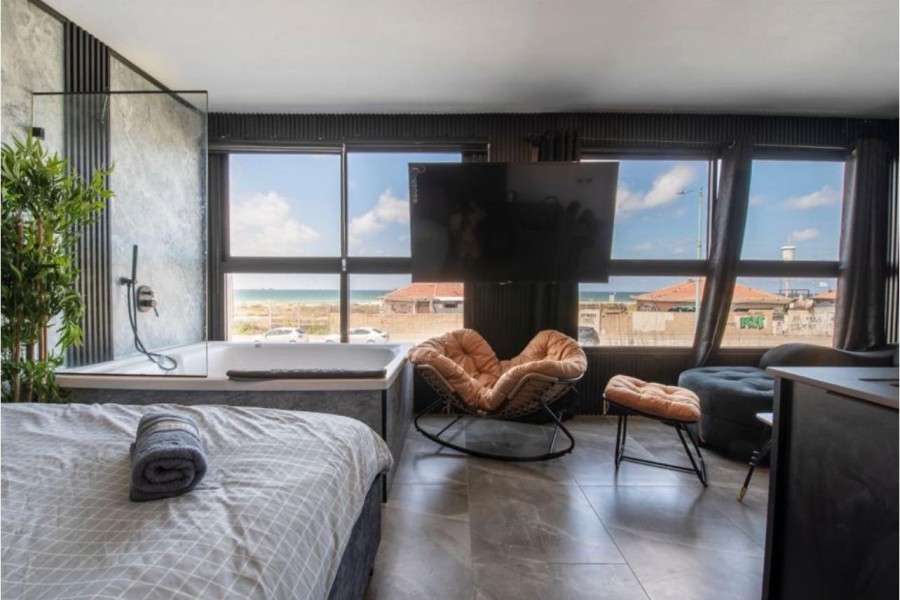 רומנטיקה בים - קו ראשון לים